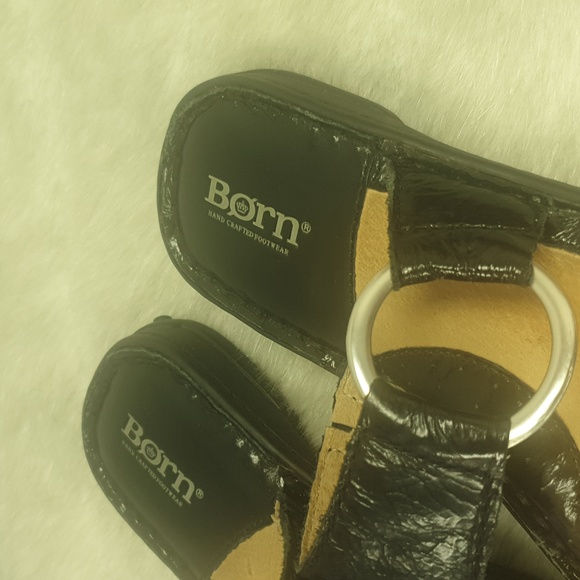 Born Women's black leather sandals shoes slip on toe loop sz 7 - Picture 2 of 5